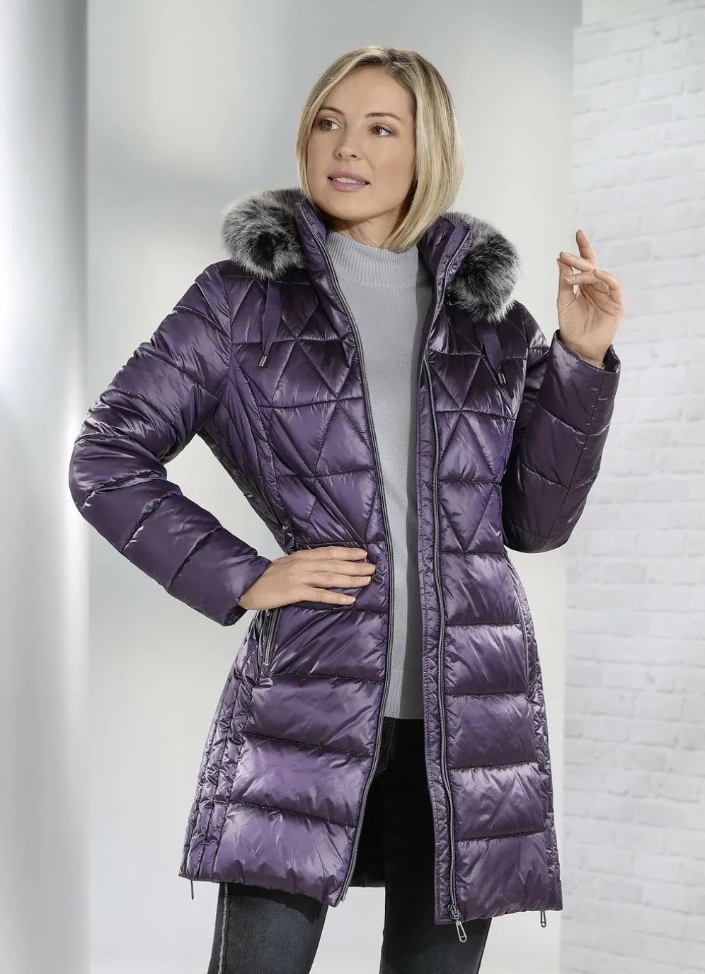 Kurzmantel mit Längssteppung seitlich