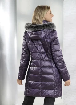 Kurzmantel mit Längssteppung seitlich