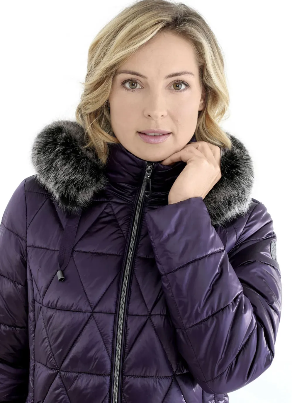 Kurzmantel mit Längssteppung seitlich