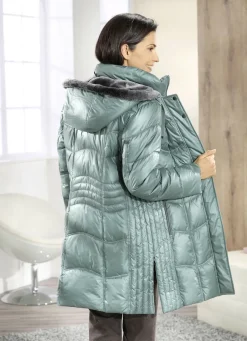 Kurzmantel mit Längssteppung seitlich