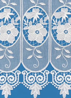 Kurzstore mit Blumen in Macramé-Spitze