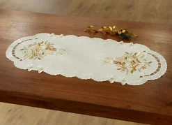 Liebevoll bestickte Tisch- und Raumdekoration