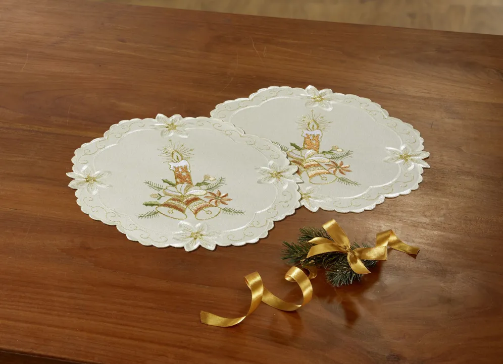 Liebevoll bestickte Tisch- und Raumdekoration