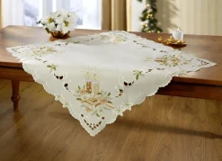 Liebevoll bestickte Tisch- und Raumdekoration