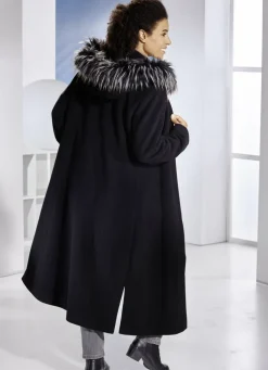 Mantel mit abnehmbarer Kapuze