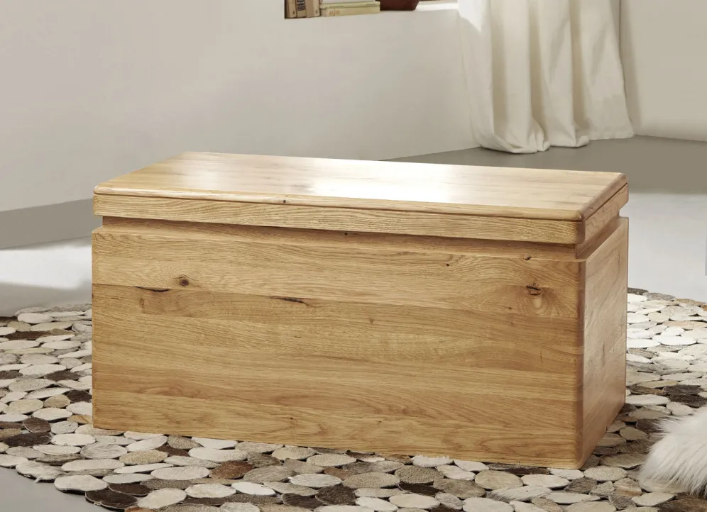 Massivholz Truhe mit gerundeten Ecken und Kanten
