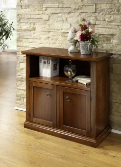 Möbelserie aus teilmassivem Holz