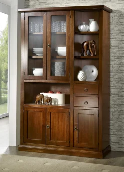 Möbelserie aus teilmassivem Holz