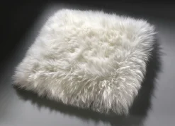 Merino-Lammfell-Sitzauflage in Tierform