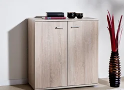 Moderne Kommodenserie mit silberfarbenen Kunststoffgriffen