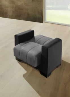 Moderne Polstermöbel mit Zierkissen