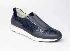 Modischer Stretch-Sneaker im Leo-Look