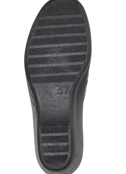 Pantolette mit Zierlochung