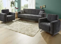 Polstermöbel mit Bettfunktion und Dekokissen