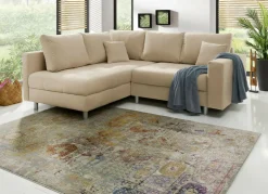 Polstermöbel mit Hocker und Kissen