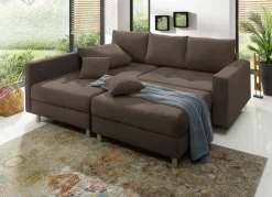 Polstermöbel mit Hocker und Kissen