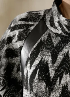 Poncho-Pullover in weich fließendem Material