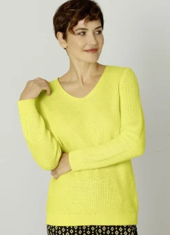 Pullover in dekorativer Struktur