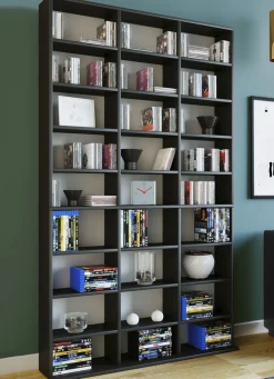 Regal aus Holzstruktur-Nachbildung