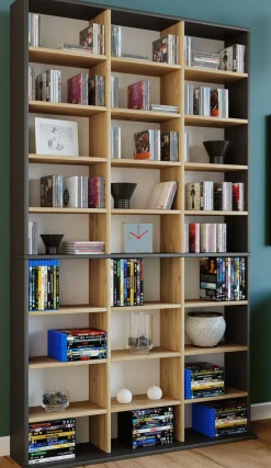 Regal aus Holzstruktur-Nachbildung