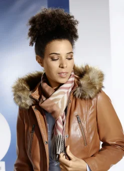 Schal mit Fantasiedessin