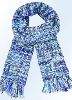 Schal mit Fransen an den Enden