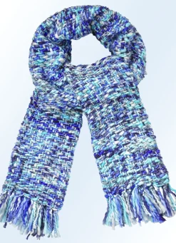 Schal mit Fransen an den Enden