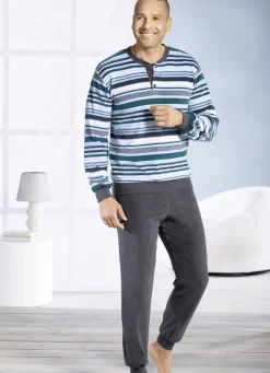 Schlafanzug aus Frottierstretch, mit Knopfleiste und Bündchenabschlüssen