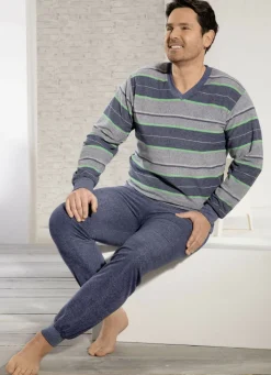 Schlafanzug mit Bündchenabschlüssen, V-Ausschnitt und garngefärbtem Ringeldessin