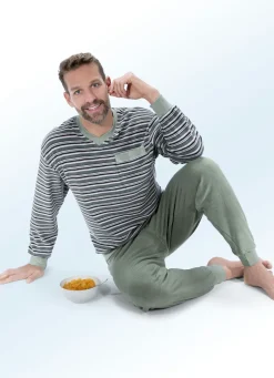 Schlafanzug mit Bündchenabschlüssen, V-Ausschnitt und garngefärbtem Ringeldessin