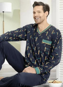 Schlafanzug mit dessiniertem Oberteil, V-Ausschnitt und Brusttasche