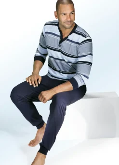 Schlafanzug mit garngefärbtem Ringeldessin und Knopfleiste