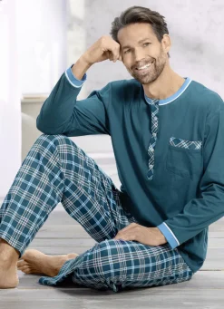 Schlafanzug mit Knopfleiste