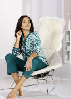 Schlafanzug mit langen Ärmeln und langer Hose