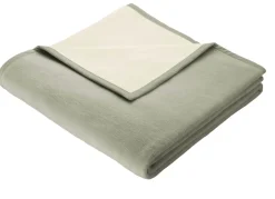 Schlafdecke mit Veloursbandeinfassung