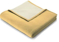 Schlafdecke mit Veloursbandeinfassung