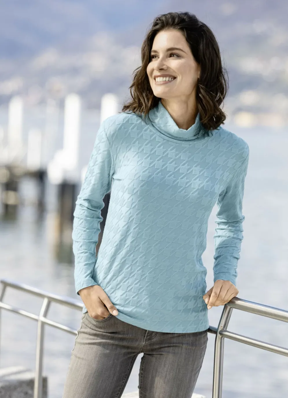 Shirt in leicht schimmernder Qualität