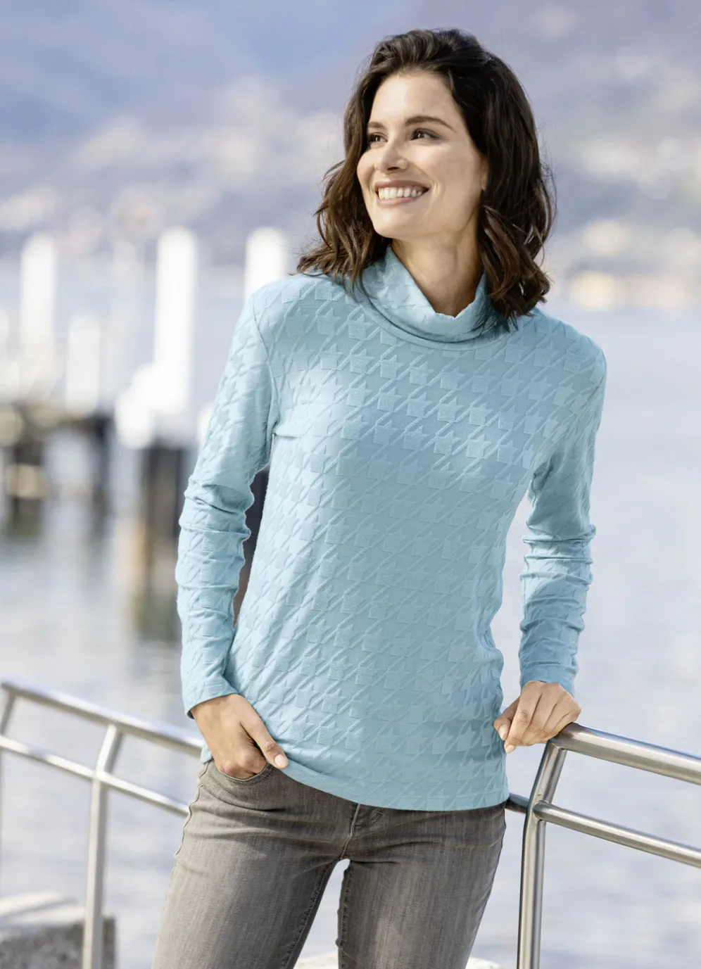 Shirt in leicht schimmernder Qualität