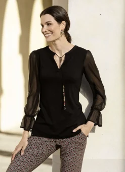 Shirt mit ausgefallener Ausschnittverarbeitung in 2 Farben