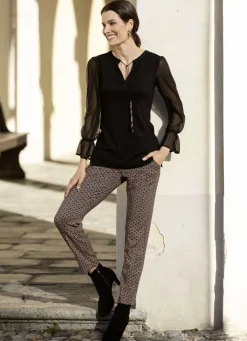 Shirt mit ausgefallener Ausschnittverarbeitung in 2 Farben