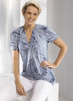 Shirt mit raffinierter Ausschnittlösung