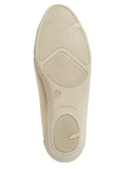 Slipper aus elastischem Textilmaterial