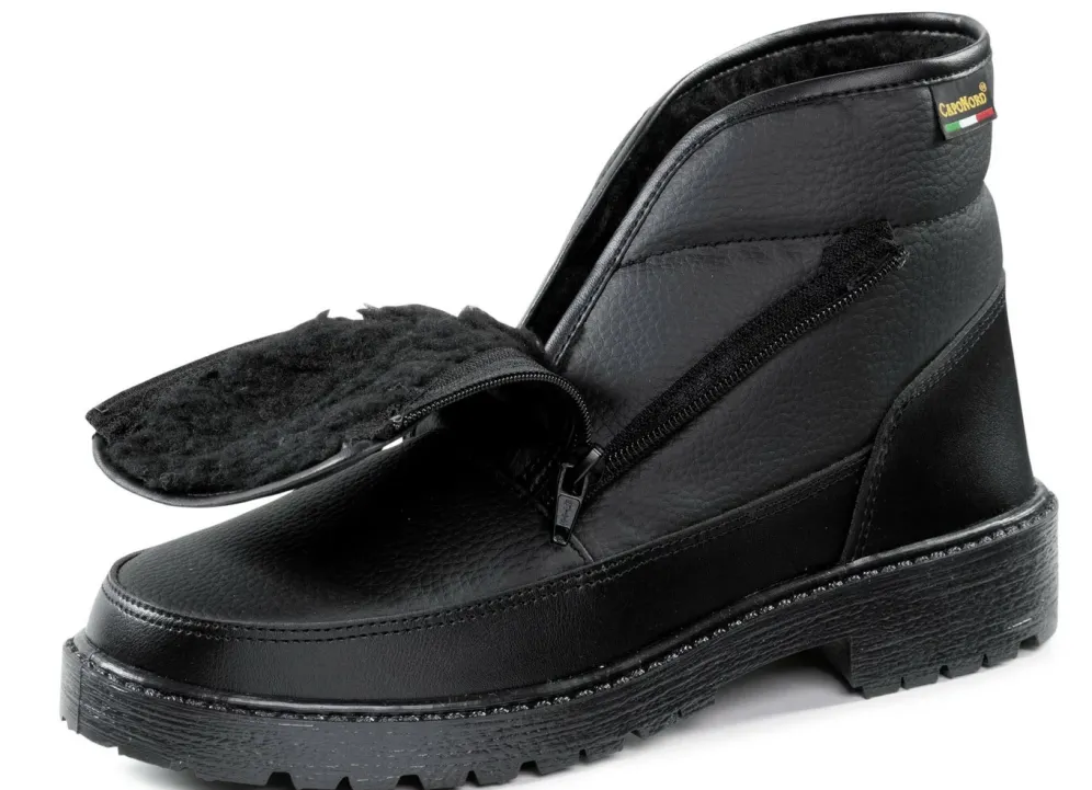 Stiefelette aus Synthetikmaterial