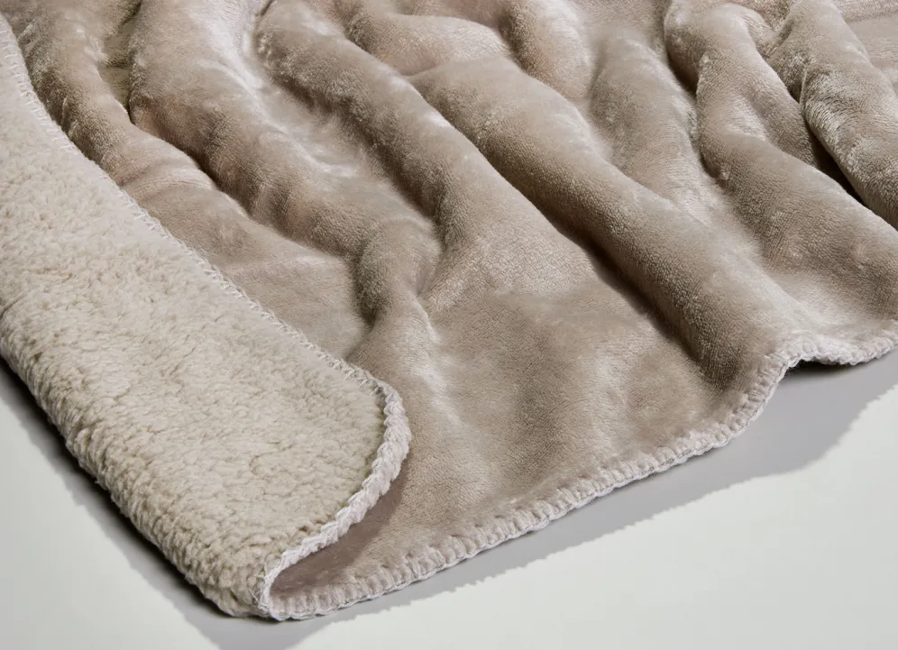 Superkuschelige Wohndecke in Teddyfleece-Qualität