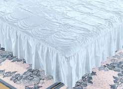 Tagesdecke mit Volantabschluss