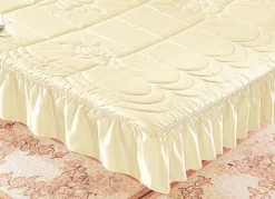 Tagesdecke mit Volantabschluss