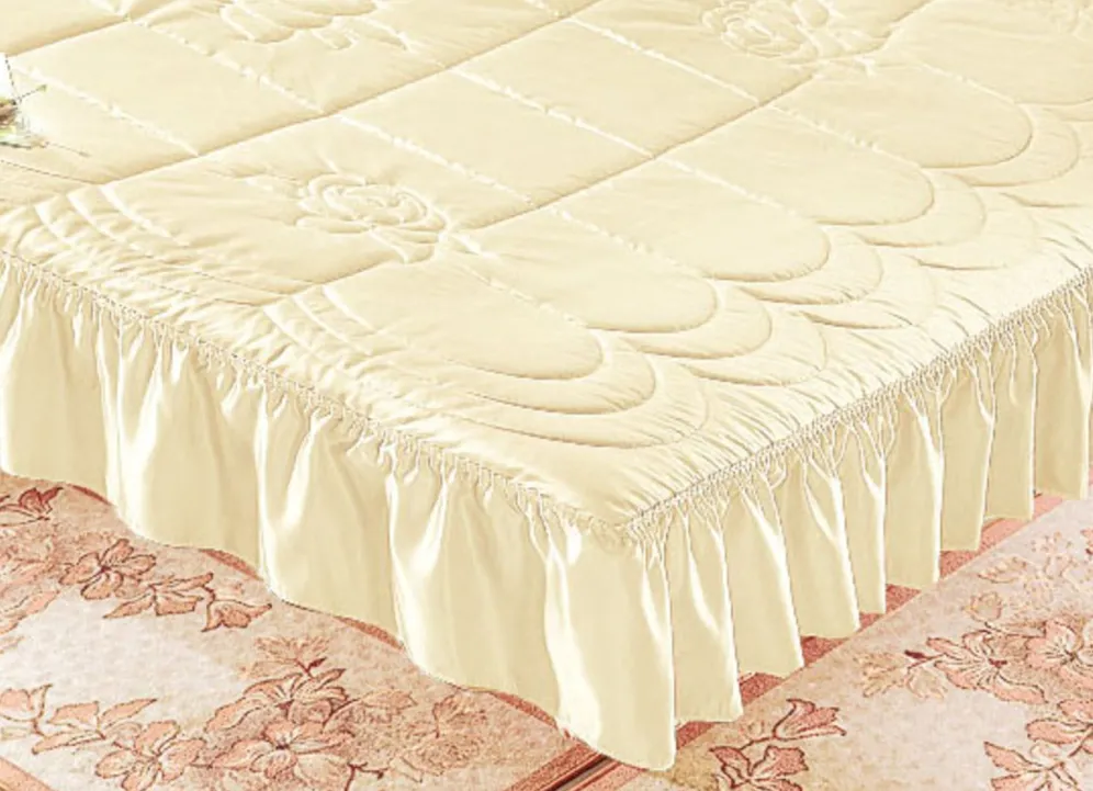 Tagesdecke mit Volantabschluss