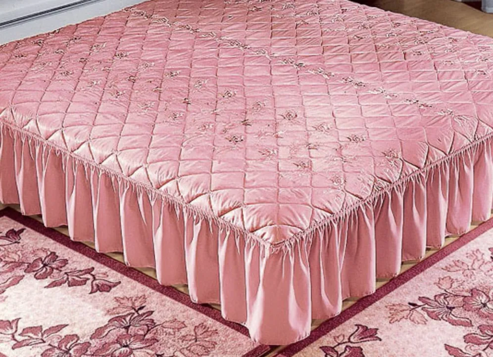 Tagesdecke mit Volantabschluss