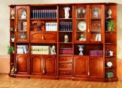 Teilmassive Möbelserie mit Echtholzfurnier