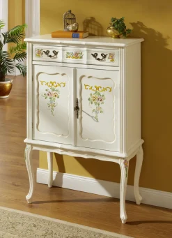 Teilmassive Möbelserie mit kunstvollen Holzverzierungen